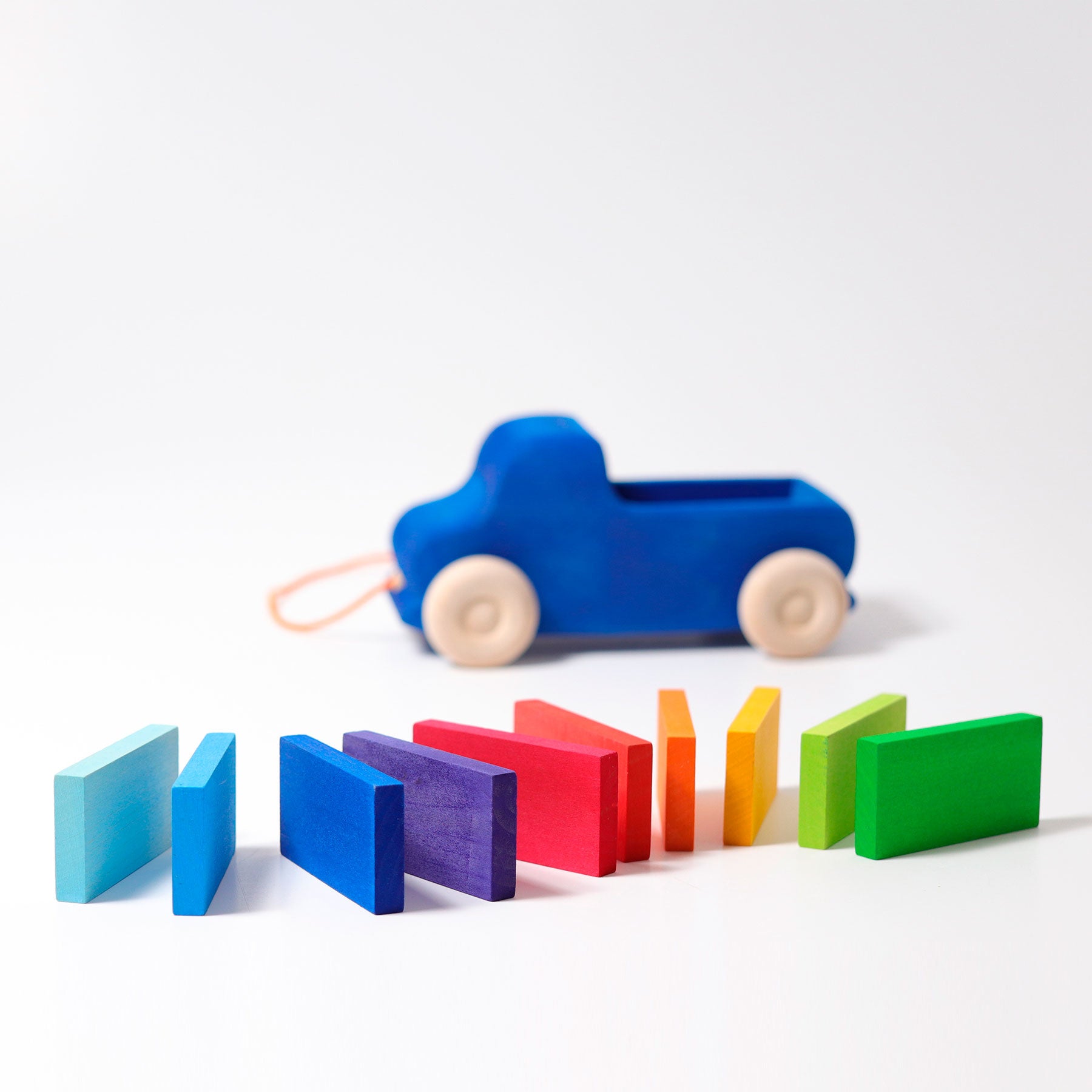 Vrachtwagen met regenboog blokken