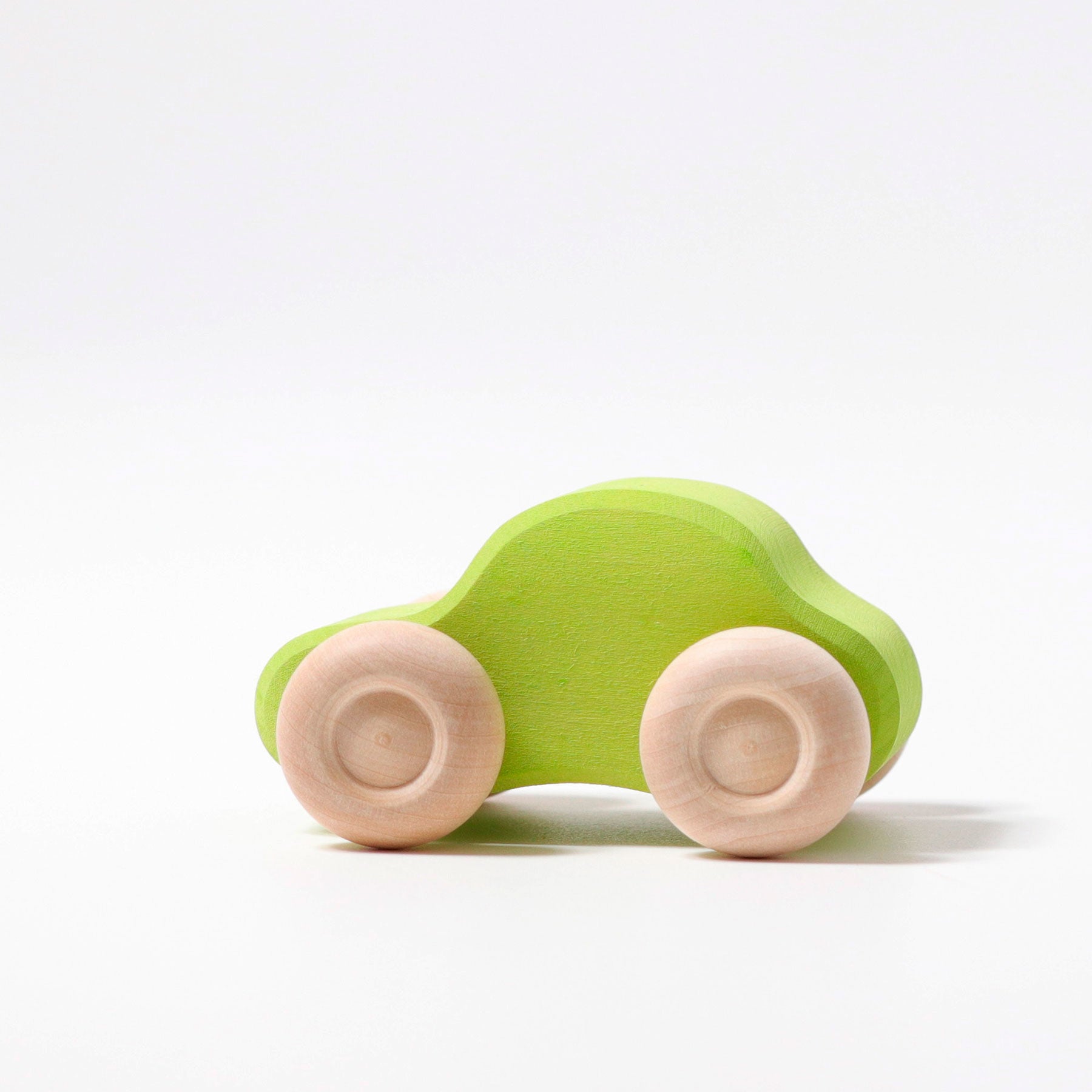 Set kleurrijke houten auto's