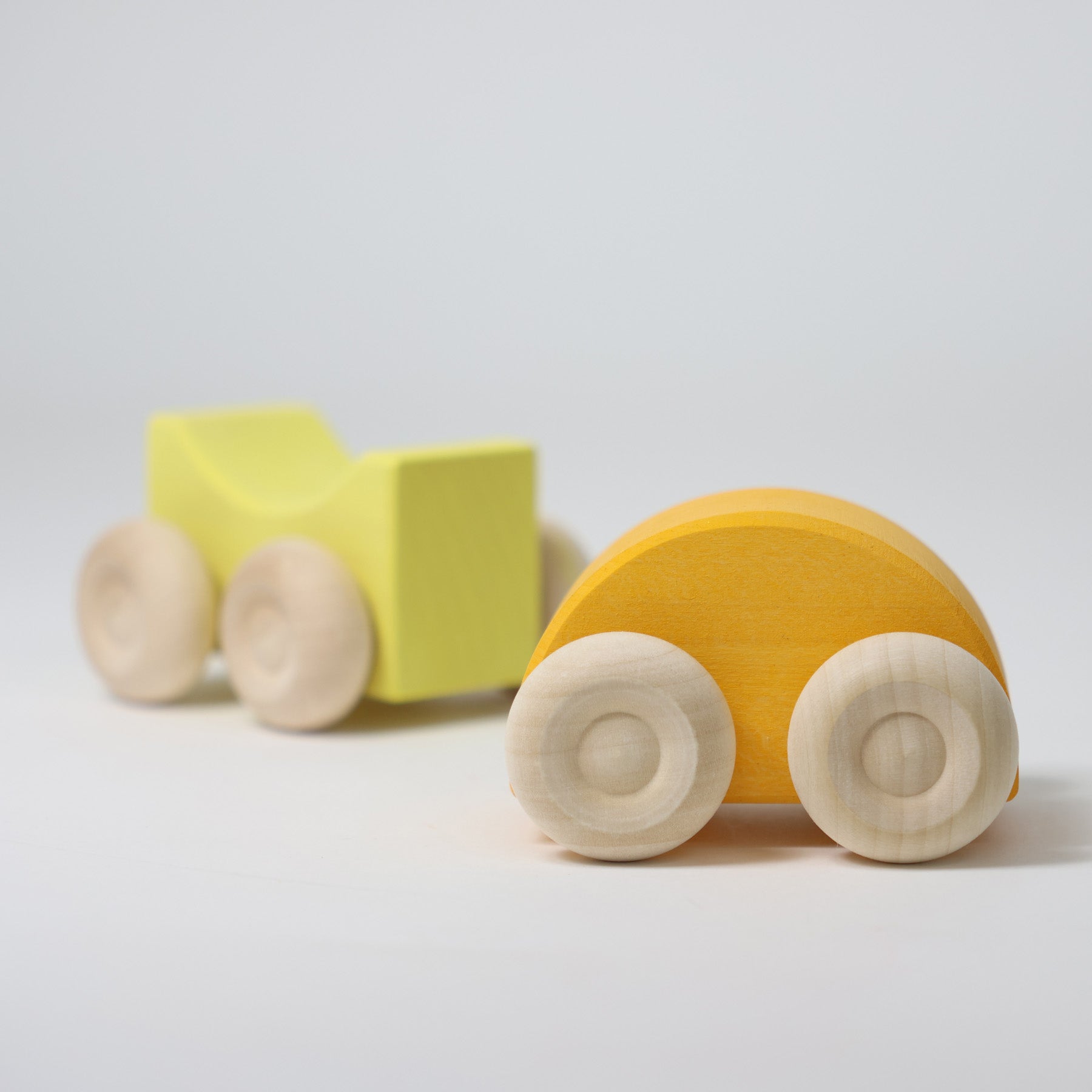Stapelauto's Geel