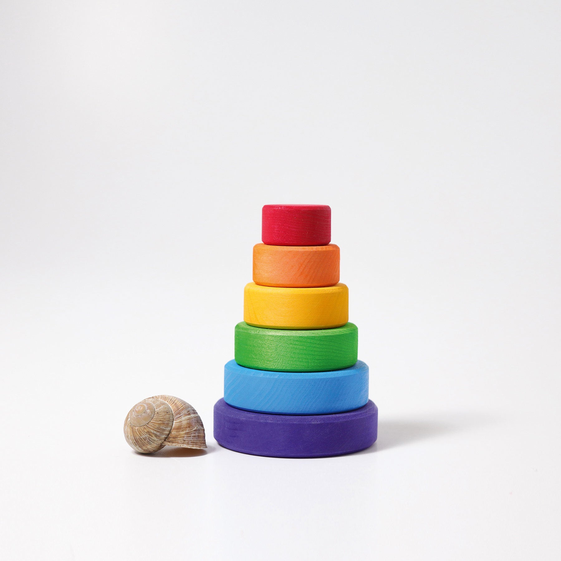 Kleine stapeltoren regenboog