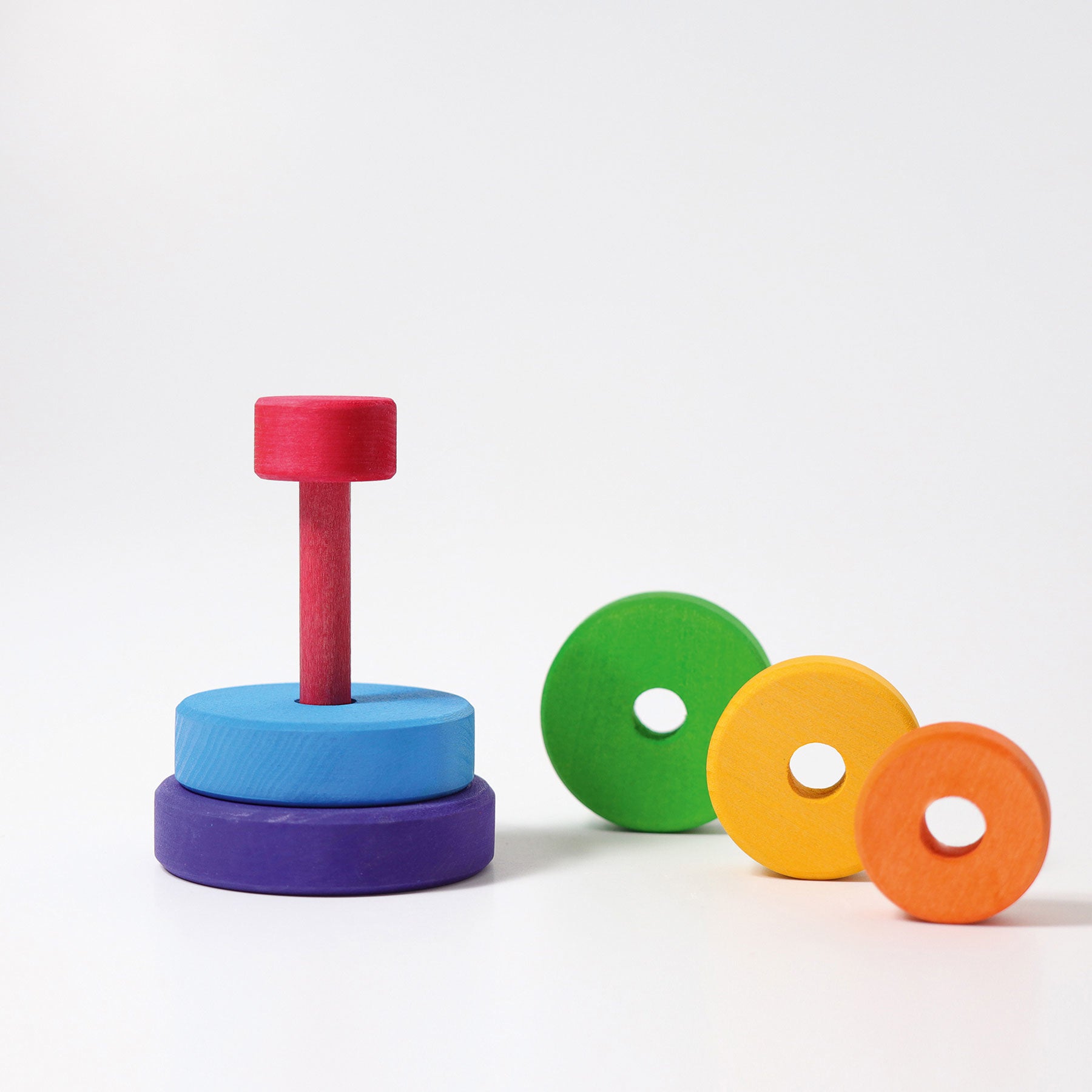 Kleine stapeltoren regenboog