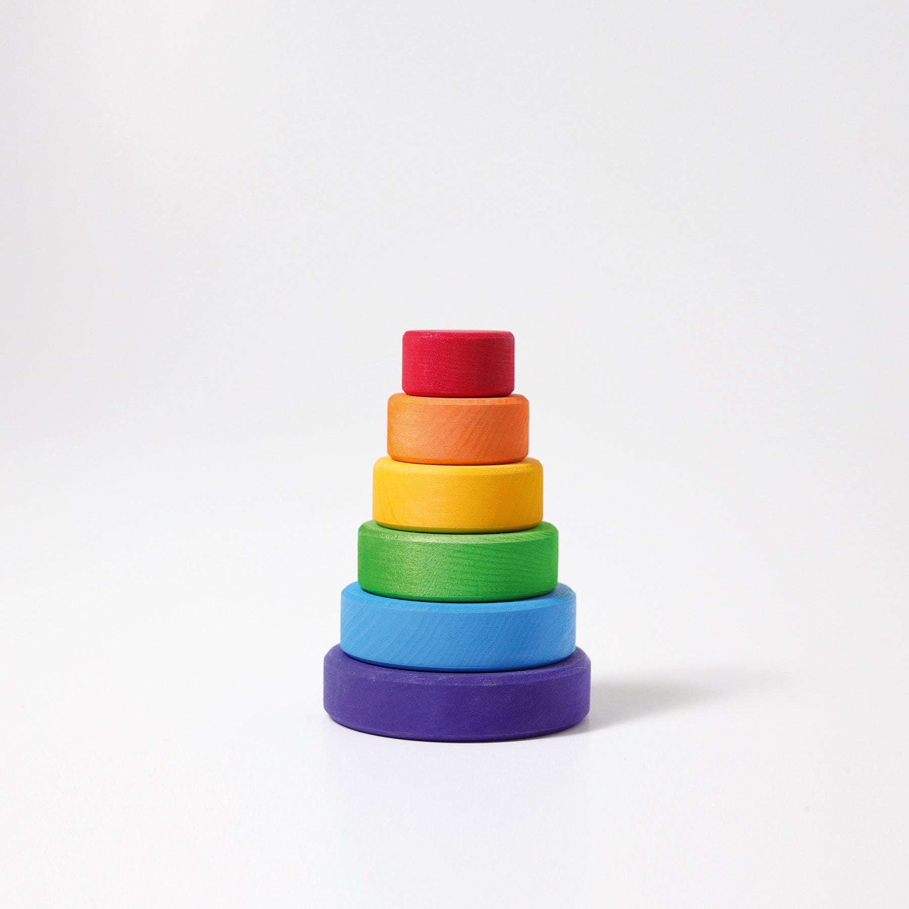 Kleine stapeltoren regenboog
